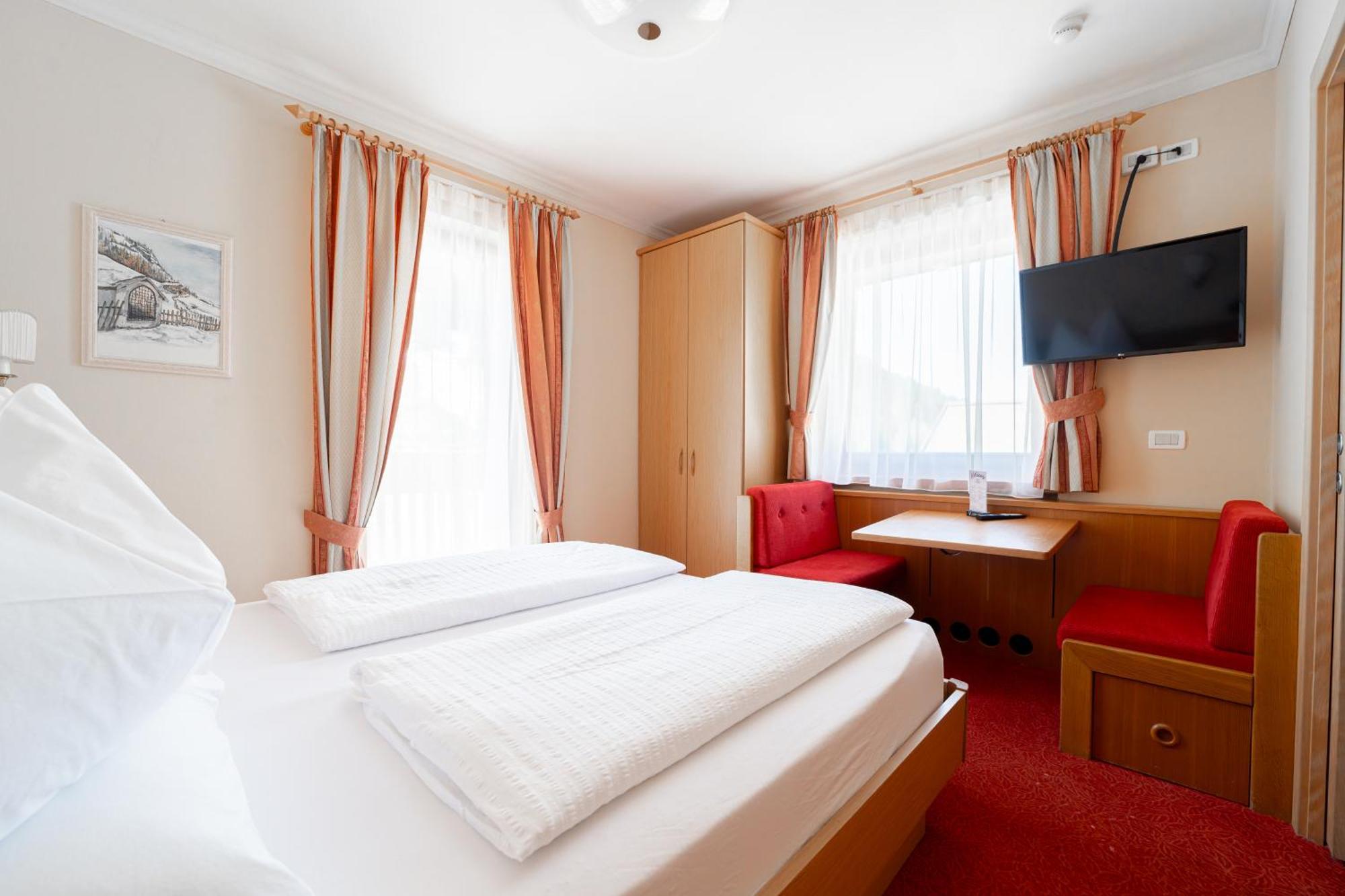 Hotel Europa Dolomites Selva di Val Gardena Esterno foto